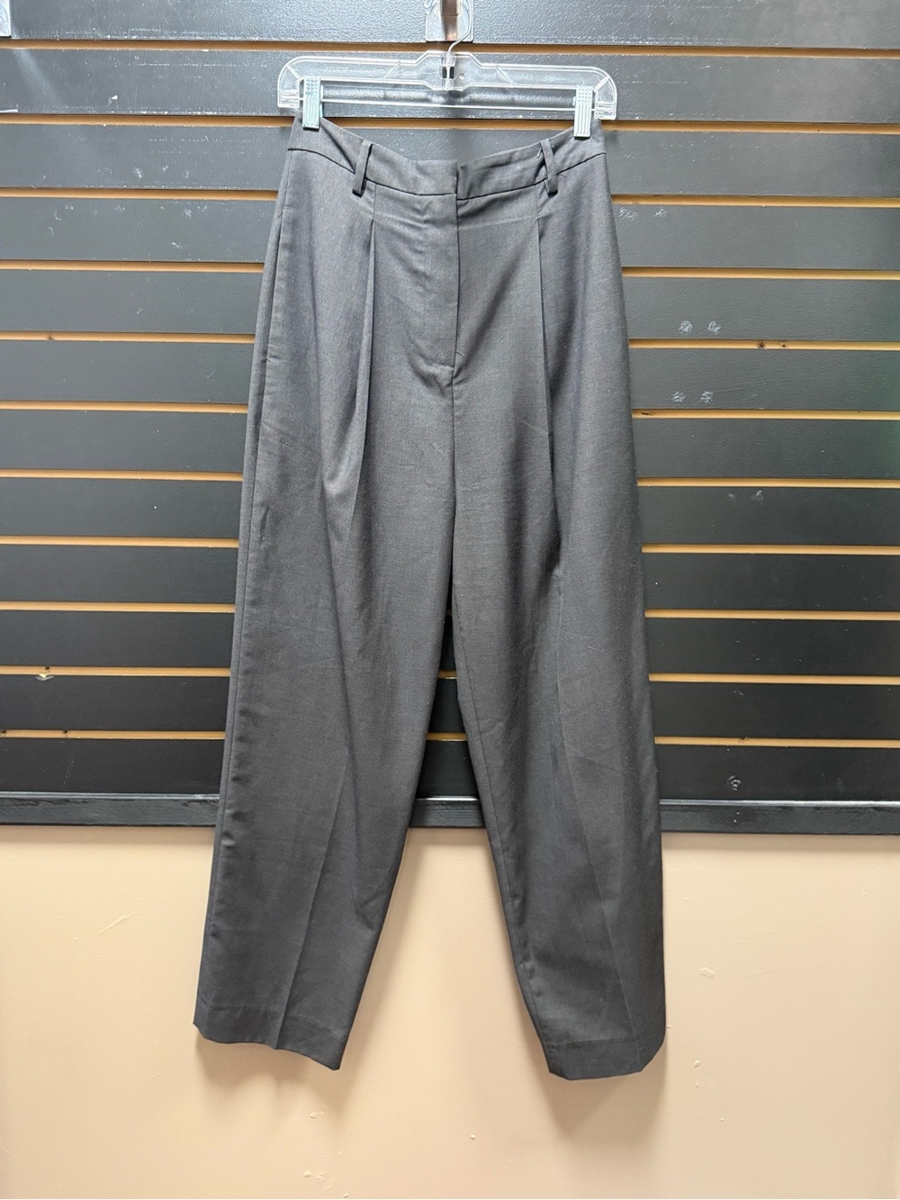 Billie The Label Pleated Tapered Trouser Pants Size 6
